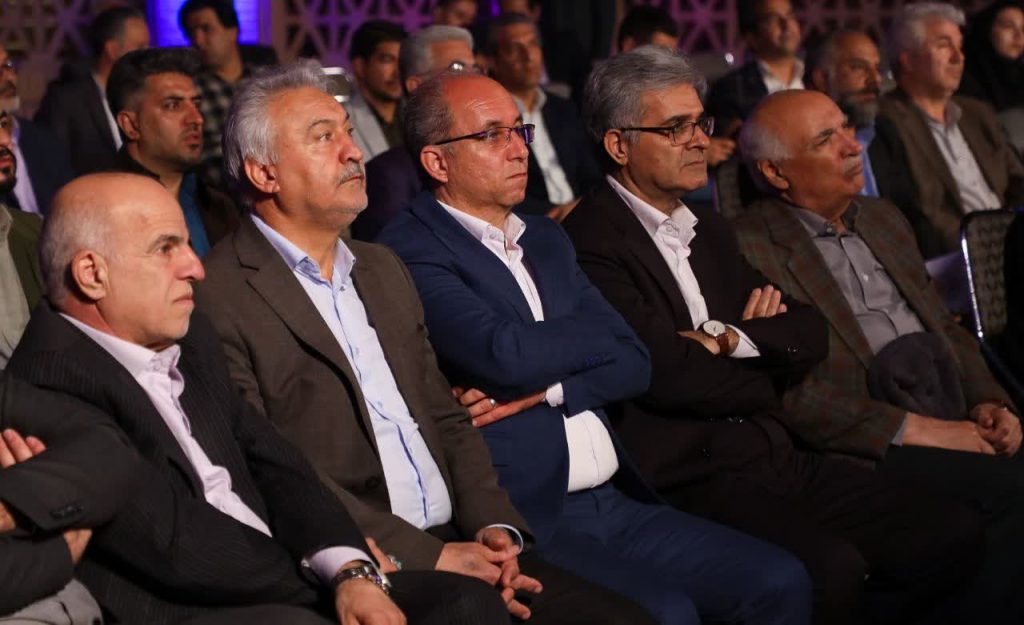 بزرگداشت دکتر رضائی‌نژاد بنیان‌گذار گروه تعاونی پیشگامان در رویداد «هفت سرو»