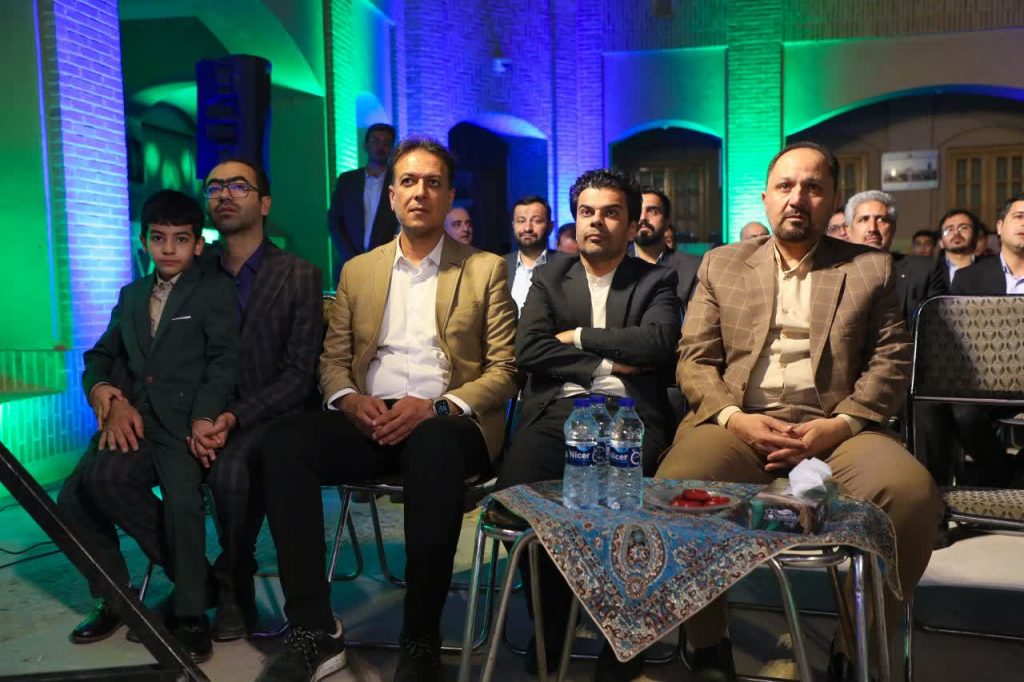 بزرگداشت دکتر رضائی‌نژاد بنیان‌گذار گروه تعاونی پیشگامان در رویداد «هفت سرو»