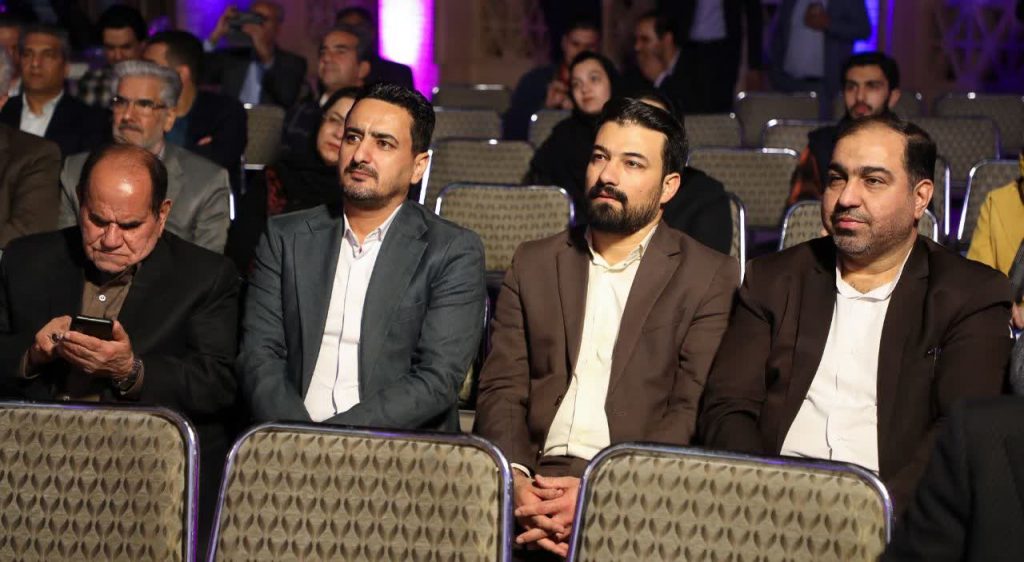 بزرگداشت دکتر رضائی‌نژاد بنیان‌گذار گروه تعاونی پیشگامان در رویداد «هفت سرو»