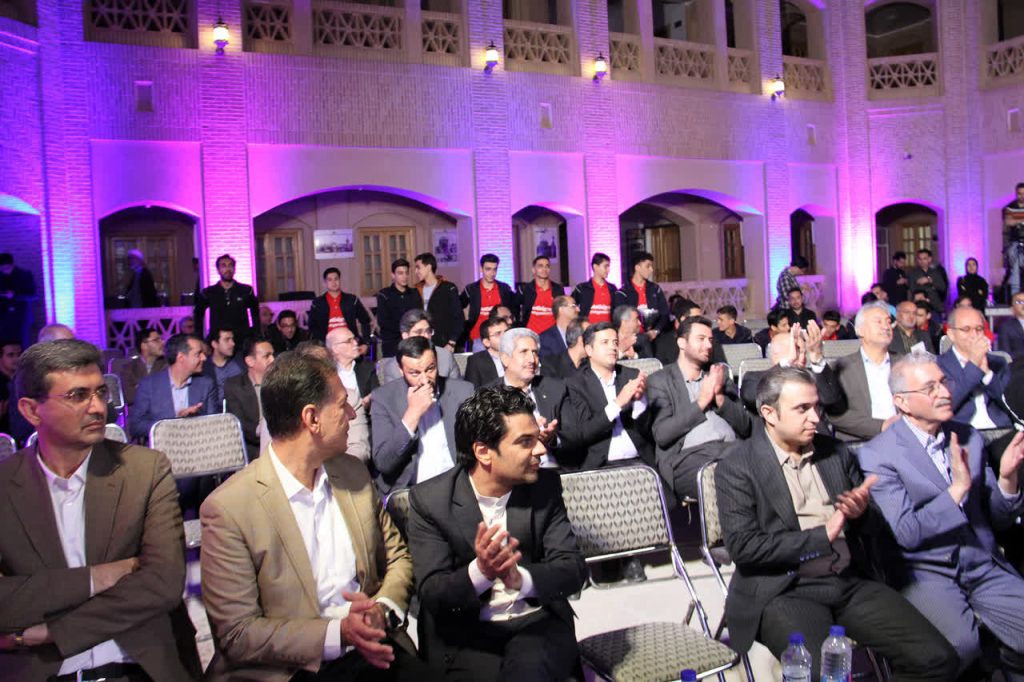 بزرگداشت دکتر رضائی‌نژاد بنیان‌گذار گروه تعاونی پیشگامان در رویداد «هفت سرو»