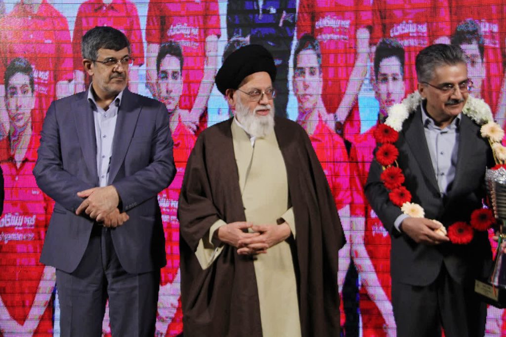 بزرگداشت دکتر رضائی‌نژاد بنیان‌گذار گروه تعاونی پیشگامان در رویداد «هفت سرو»