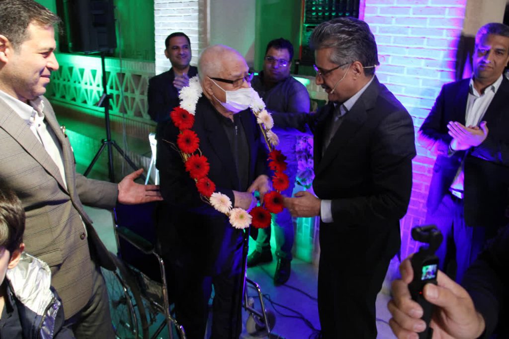 بزرگداشت دکتر رضائی‌نژاد بنیان‌گذار گروه تعاونی پیشگامان در رویداد «هفت سرو»