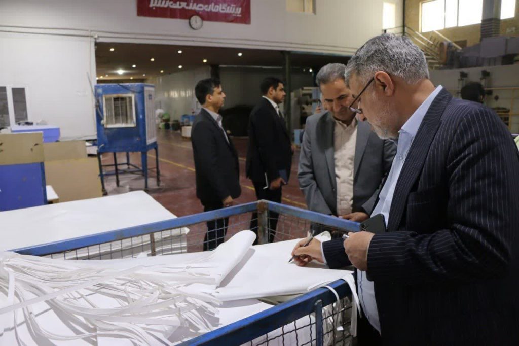 photo_2025-05-08_08-17-47 بازدید رئیس سازمان قضائی نیروهای مسلح استان یزد از صنایع تولیدی پیشگامان