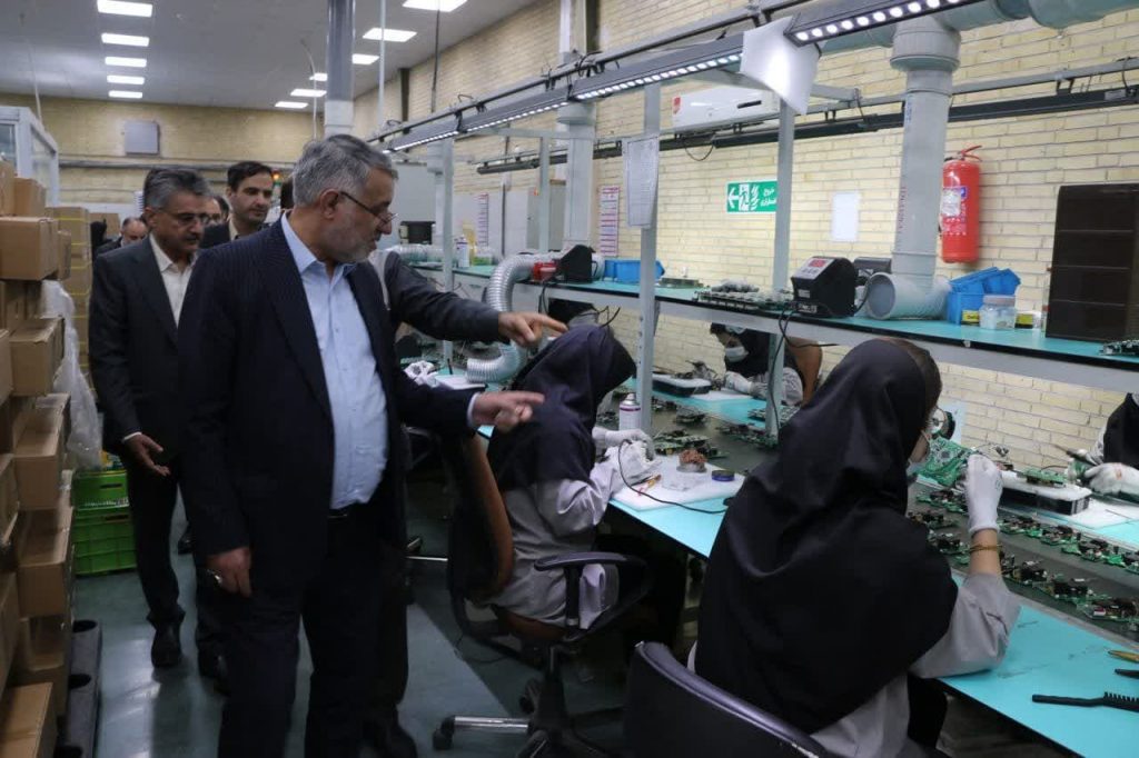 photo_2025-05-08_08-17-52 بازدید رئیس سازمان قضائی نیروهای مسلح استان یزد از صنایع تولیدی پیشگامان