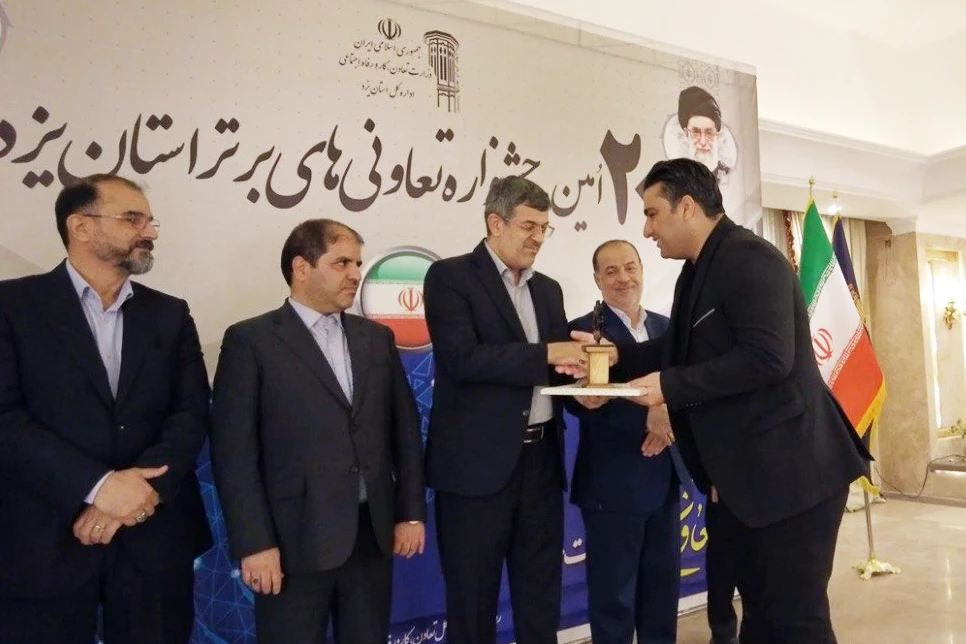 شرکت‌تعاونی تولیدی پیشگامان عصر ارتباطات تعاونی برتر استان یزد شد